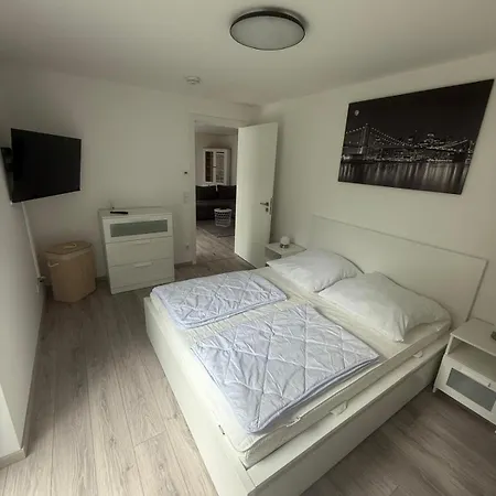 Apartment Neue , Schoene 3 In